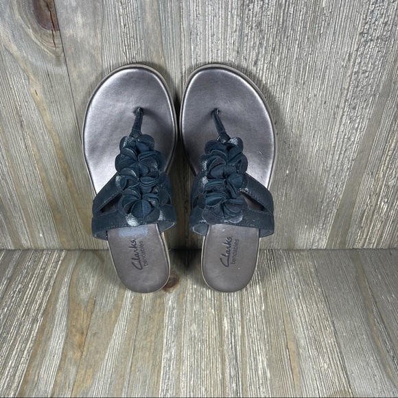Clarks Flip Flop Leather Sandals Pewter & Black Straps With Flower Size 6. - Picture 7 of 10